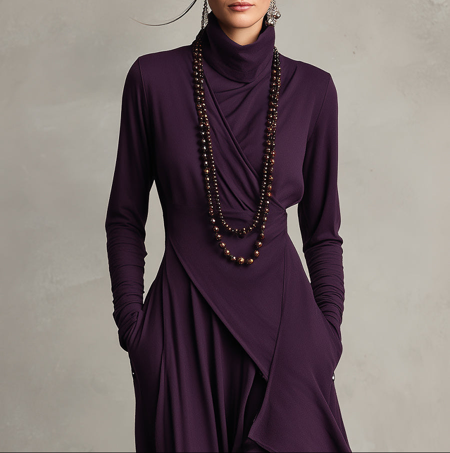 BOHEMIO | VESTIDO MAXI PLISADO ASIMÉTRICO MORADO CON CUELLO ALTO
